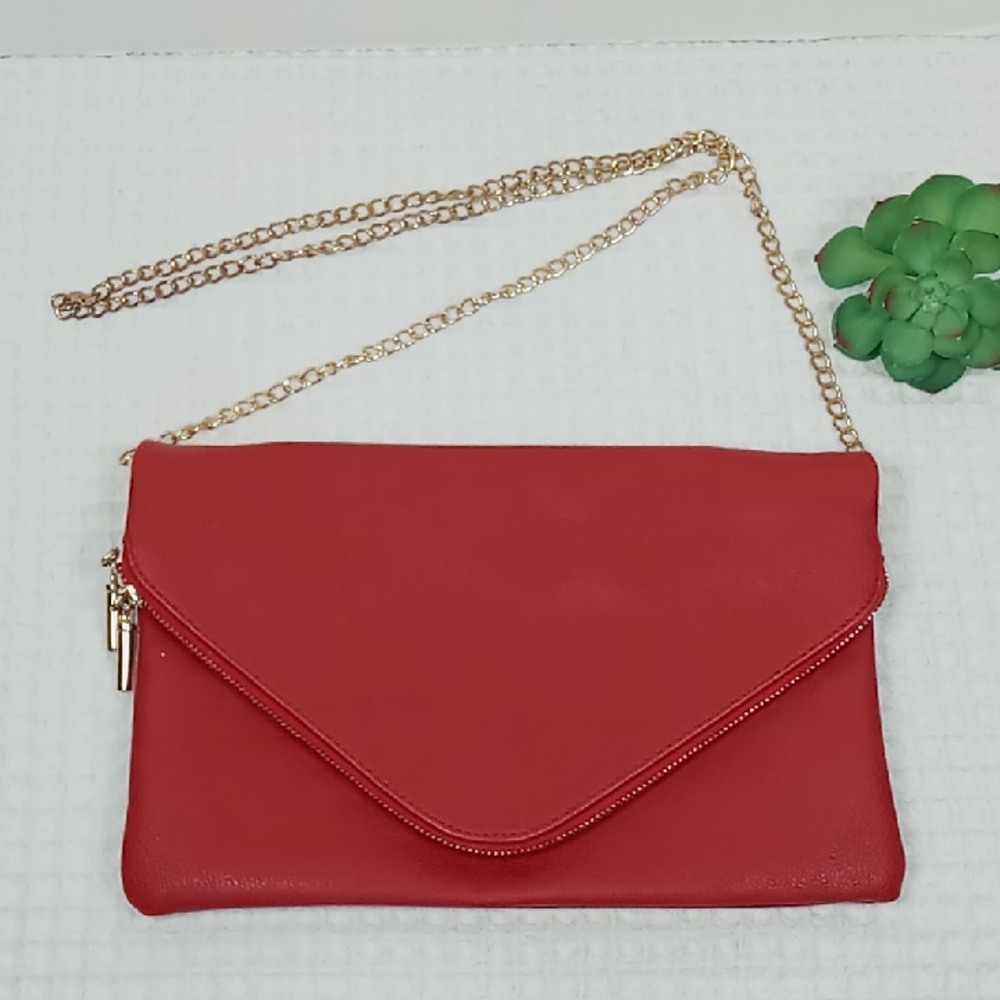 FashionPuzzle Red Zippered Envelope Purse With Detachable Gold Chain